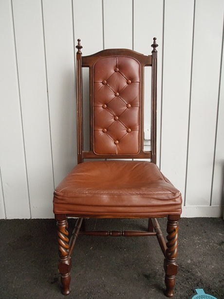 骨董品_革張りの椅子