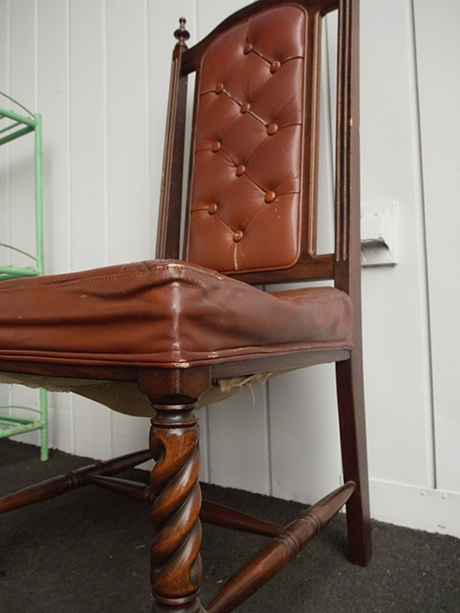 骨董品_革張りの椅子