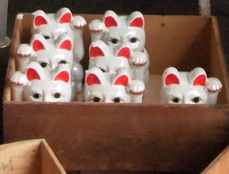 骨董品_虹色のまねきねこ