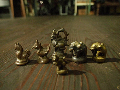 古道具、骨董品_鳥や象の文鎮