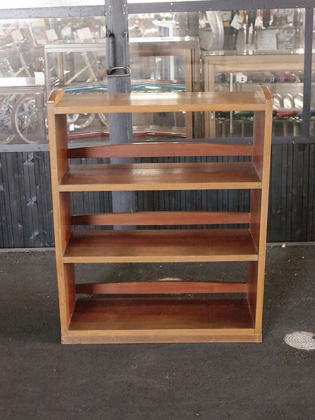 骨董品、古道具　がっちり本棚